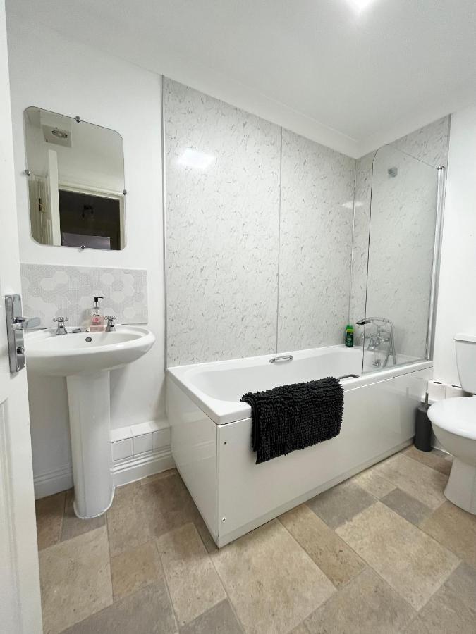 סאות'המפטון Archers 2 Bedrooms, Balcony, 2 Bathrooms, Free Parking, Wifi מראה חיצוני תמונה